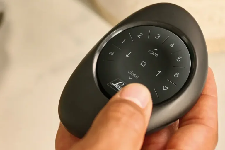 Luxaflex raamdecoratie Powerview Pebble bediening
